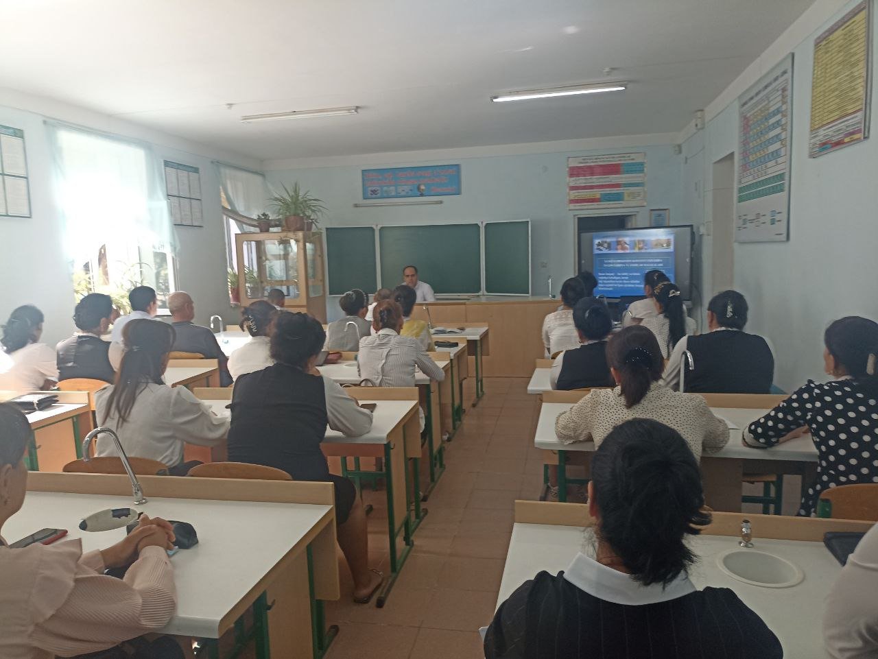 46-son umumiy o`rta ta`lim maktabida o`qituvchi va murabbiylar uchun tashkil etilgan o`quv-seminaridan lavhalar